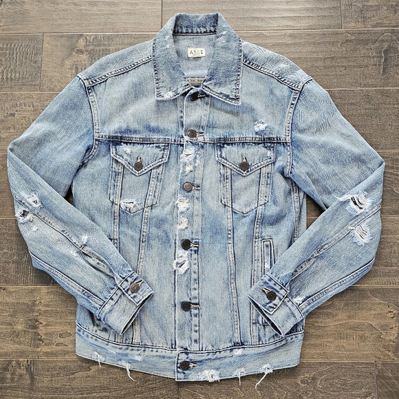 Abel Women's Light Wash Jean Jacket sz medium - Picture 4 of 6